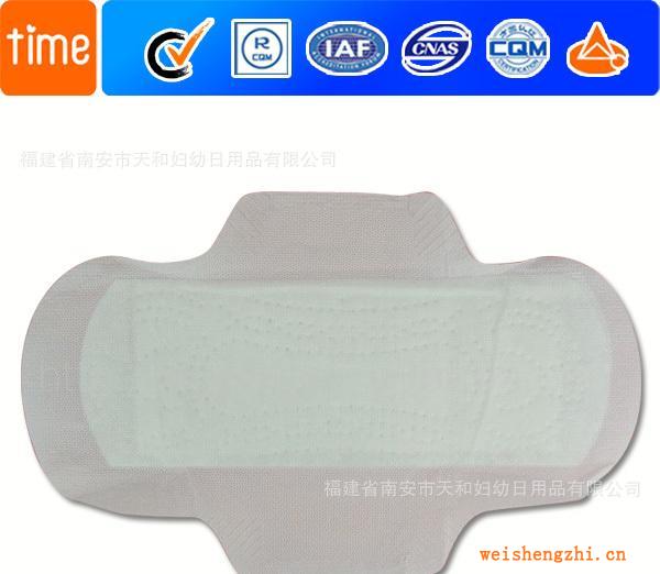 品牌工廠貼牌加工240mm日用衛(wèi)生巾印花多樣寬大巾身護翼