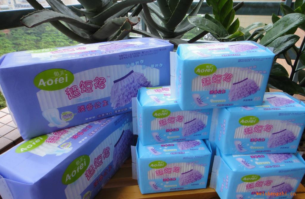 除了abc護(hù)舒寶佳期樂而雅潔玲，超短裙品牌草本透氣護(hù)理衛(wèi)生巾